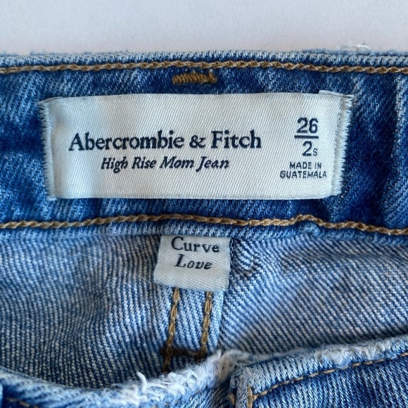 Abercrombie High Rise Mom Jean 26/2s short - Picture 6 of 9